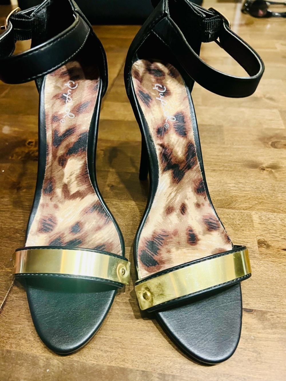 Qupid leopard with gold strap high heels 6.5
